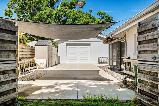 2747 JEFFERSON CIRCLE, Sarasota, FL 34239