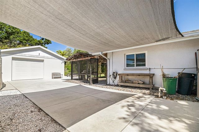 2747 JEFFERSON CIRCLE, Sarasota, FL 34239