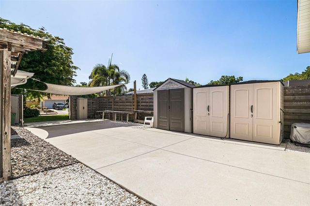 2747 JEFFERSON CIRCLE, Sarasota, FL 34239