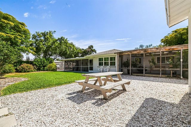 2747 JEFFERSON CIRCLE, Sarasota, FL 34239