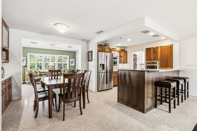 2747 JEFFERSON CIRCLE, Sarasota, FL 34239