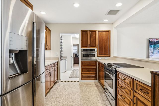 2747 JEFFERSON CIRCLE, Sarasota, FL 34239