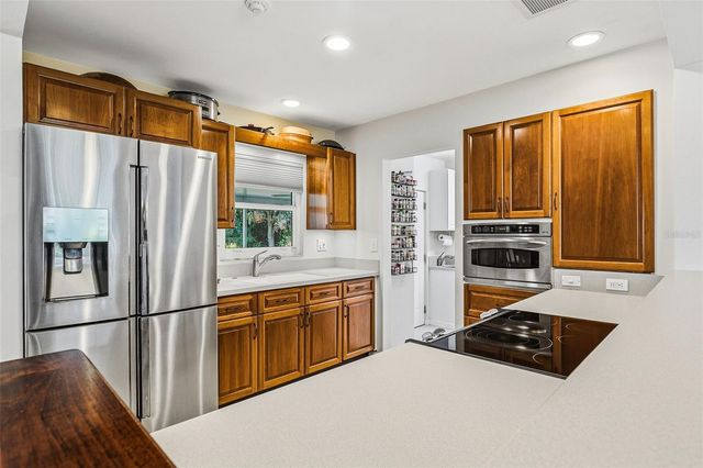 2747 JEFFERSON CIRCLE, Sarasota, FL 34239