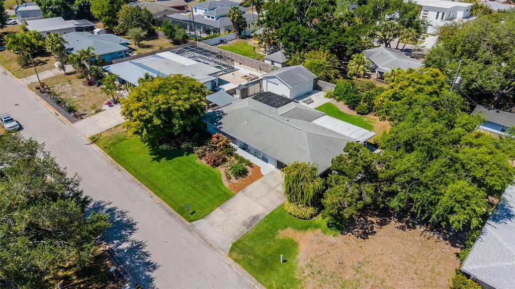 2747 JEFFERSON CIRCLE, Sarasota, FL 34239
