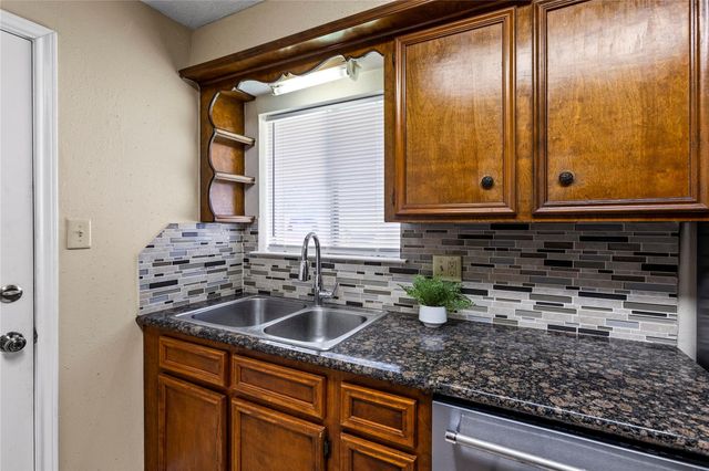 208 Driftwood Street, League City, TX 77573