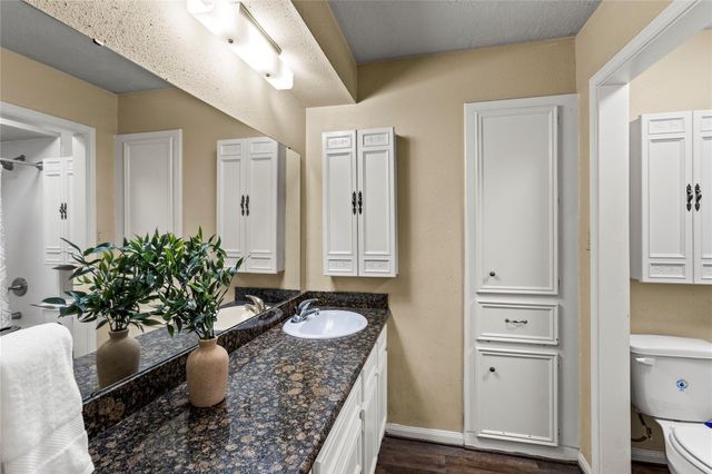 208 Driftwood Street, League City, TX 77573