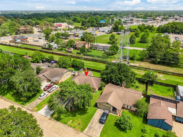 208 Driftwood Street, League City, TX 77573
