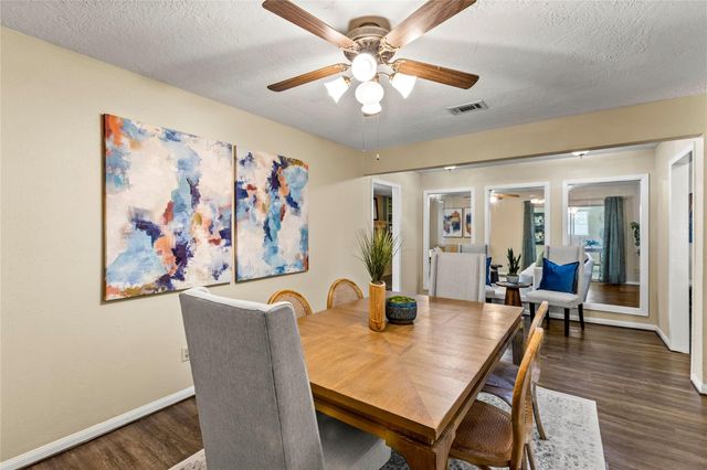 208 Driftwood Street, League City, TX 77573