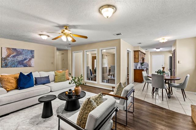 208 Driftwood Street, League City, TX 77573