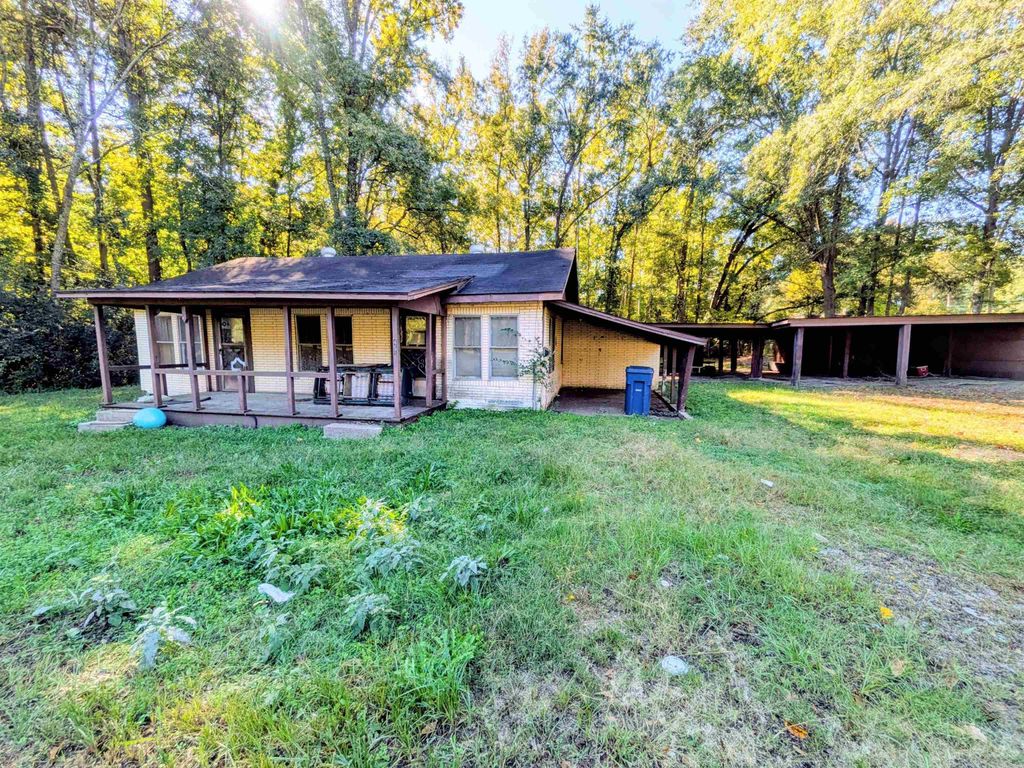 453 Fairview Rd., Camden, AR 71701