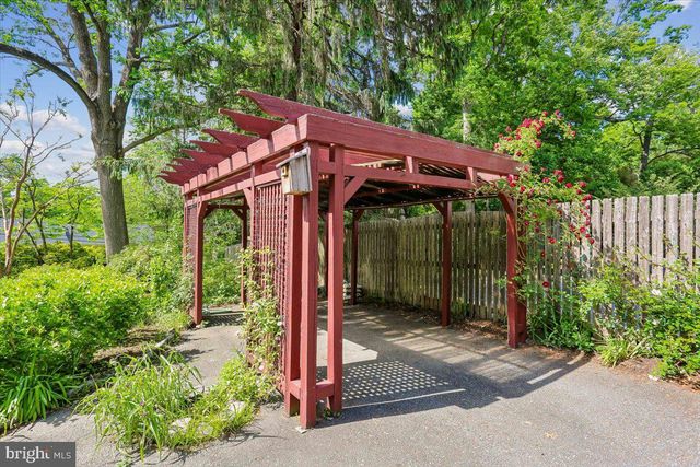 6404 WESTERN AVE, Chevy Chase, MD 20815