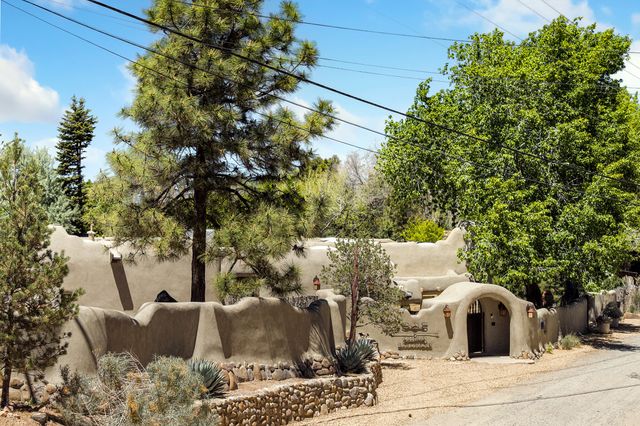 905 Camino Santander, Santa Fe, NM 87505