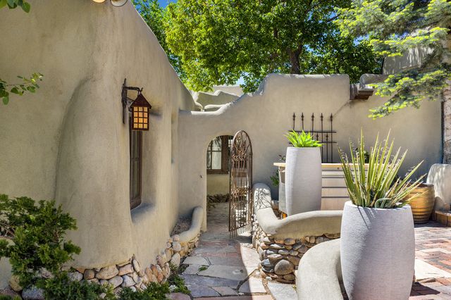 905 Camino Santander, Santa Fe, NM 87505