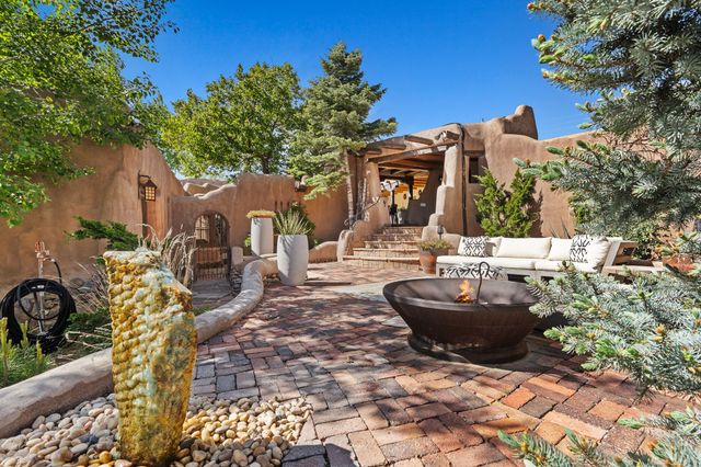 905 Camino Santander, Santa Fe, NM 87505