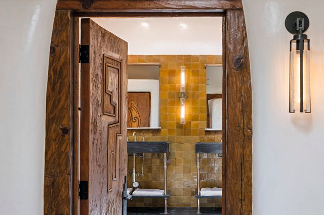 905 Camino Santander, Santa Fe, NM 87505