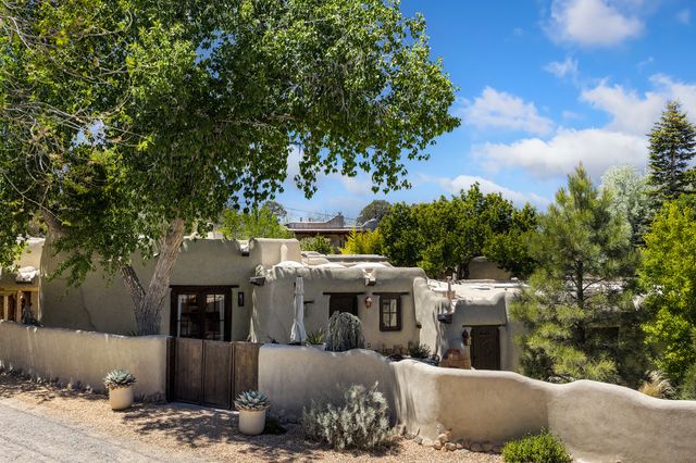 905 Camino Santander, Santa Fe, NM 87505