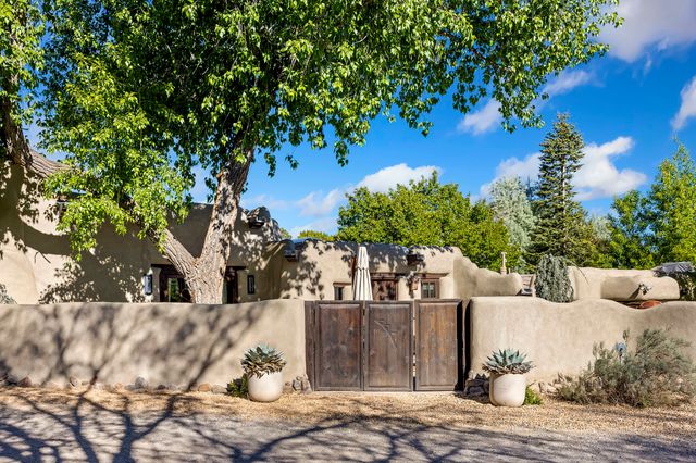 905 Camino Santander, Santa Fe, NM 87505