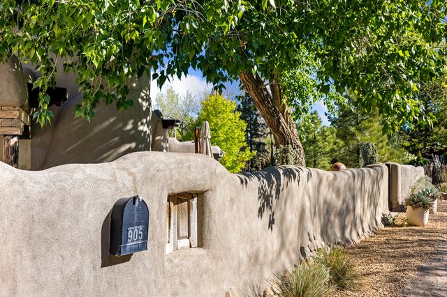 905 Camino Santander, Santa Fe, NM 87505
