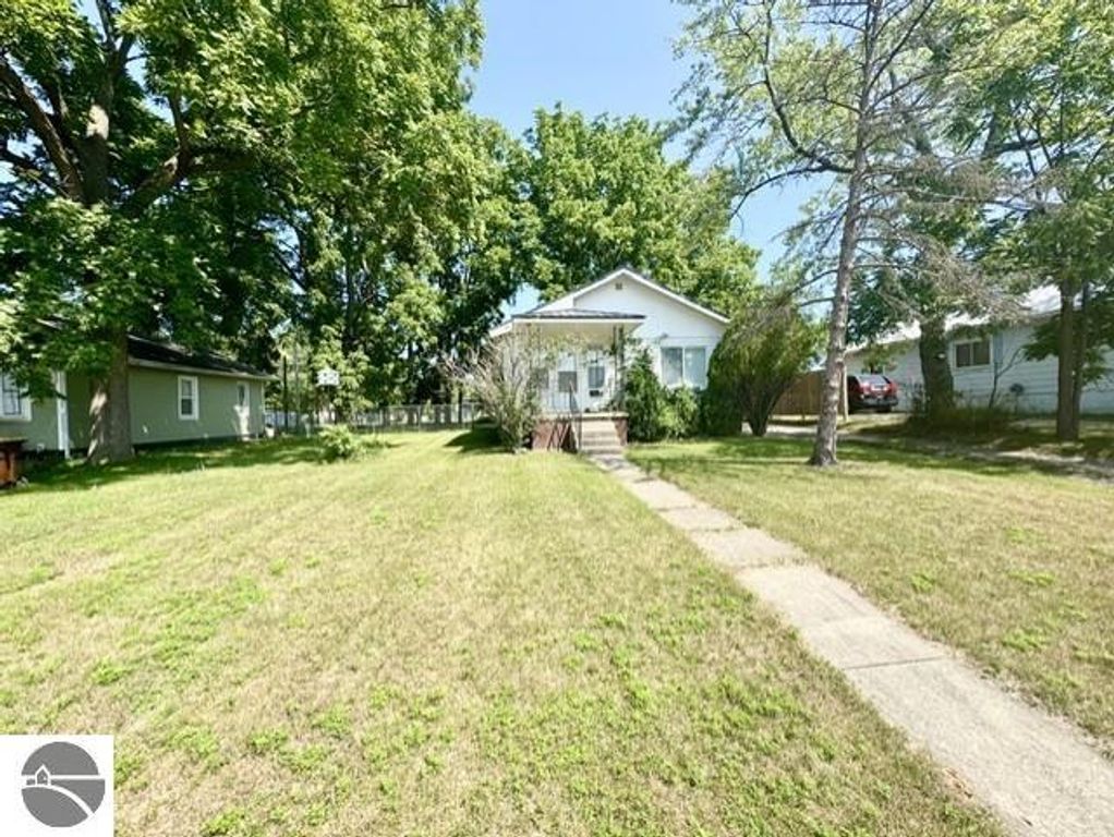 Image 1 of property listing at 1709 Hickory Street, Alma, MI 48801