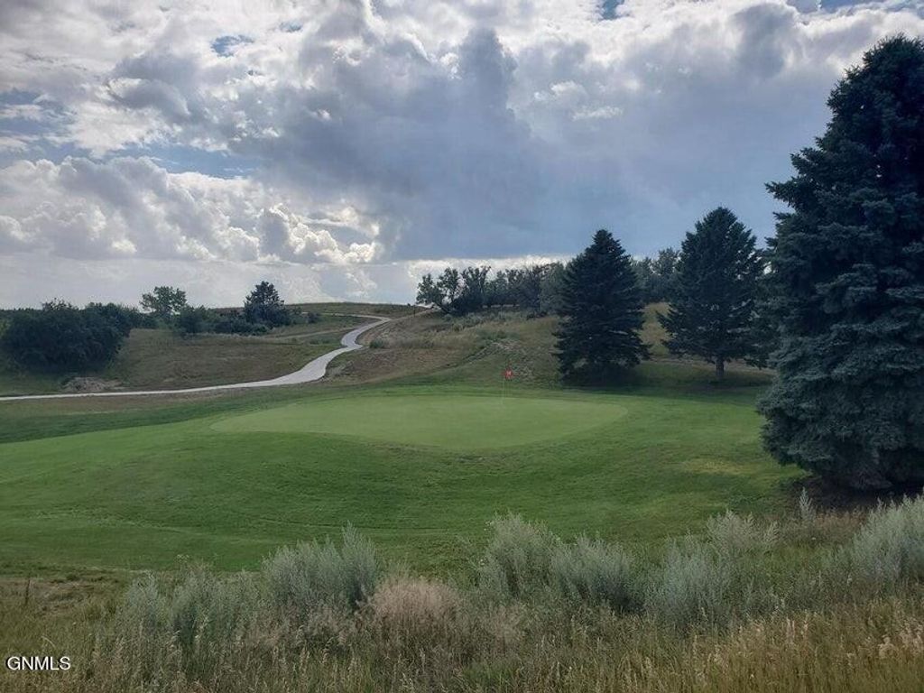 2166 Par Drive, Washburn, ND 58577 photo 2