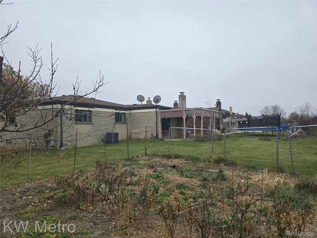 14041 Brougham Drive, Sterling Heights, MI 48312