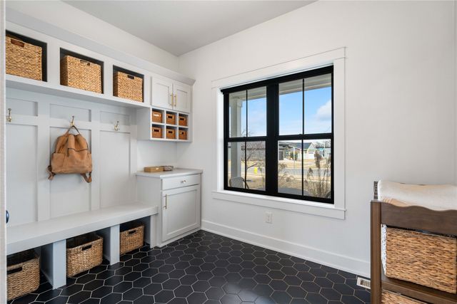 1065 S 100th Street, West Des Moines, IA 50266