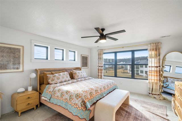 1065 S 100th Street, West Des Moines, IA 50266