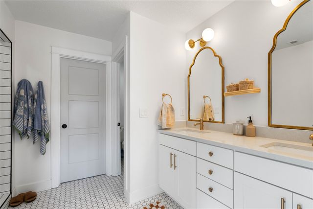 1065 S 100th Street, West Des Moines, IA 50266