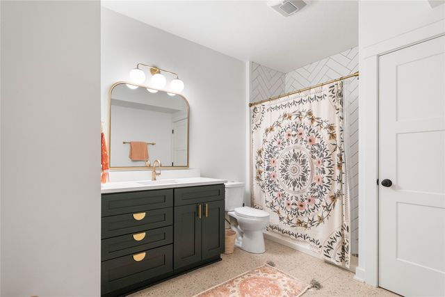 1065 S 100th Street, West Des Moines, IA 50266