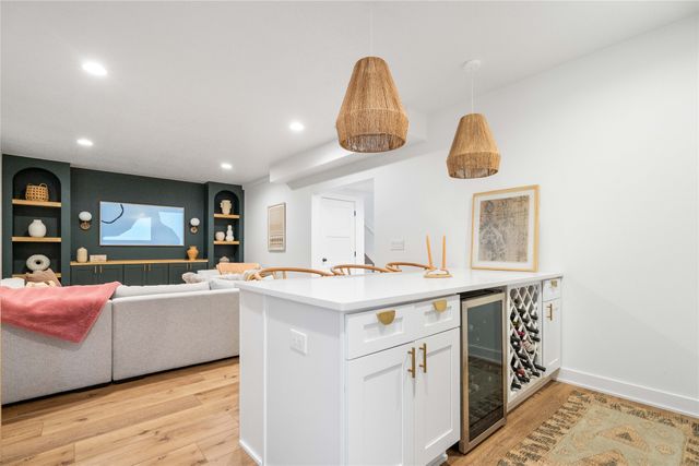 1065 S 100th Street, West Des Moines, IA 50266