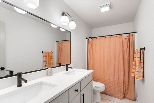 1065 S 100th Street, West Des Moines, IA 50266