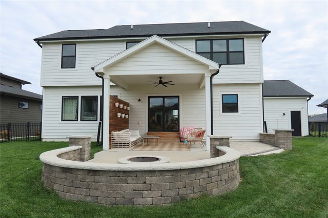 1065 S 100th Street, West Des Moines, IA 50266