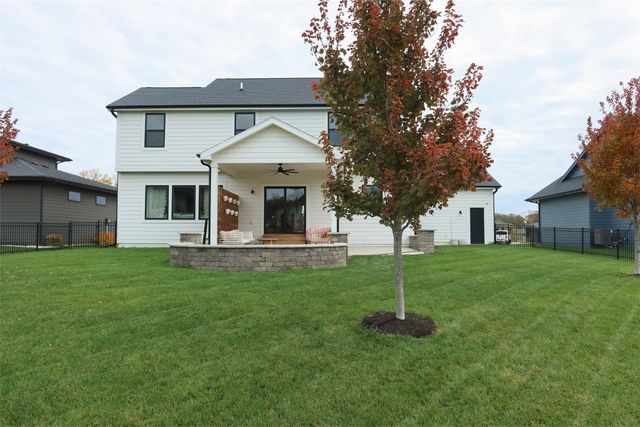 1065 S 100th Street, West Des Moines, IA 50266