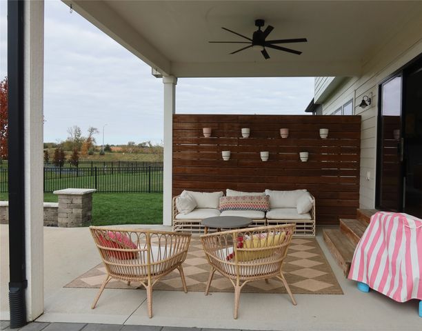 1065 S 100th Street, West Des Moines, IA 50266