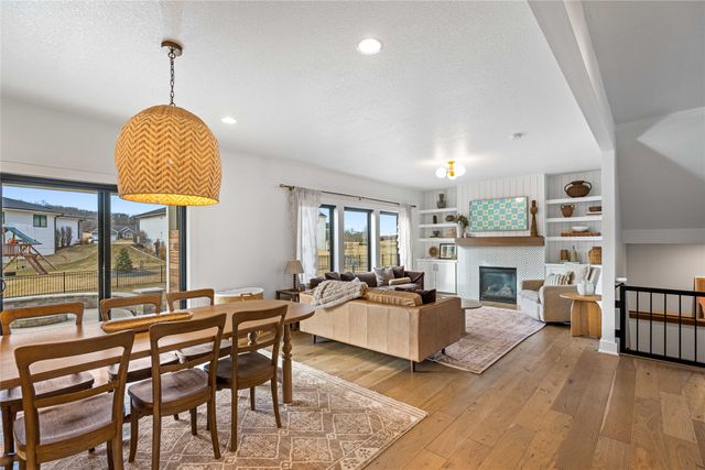 1065 S 100th Street, West Des Moines, IA 50266