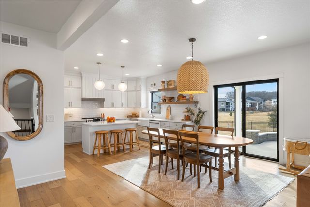 1065 S 100th Street, West Des Moines, IA 50266