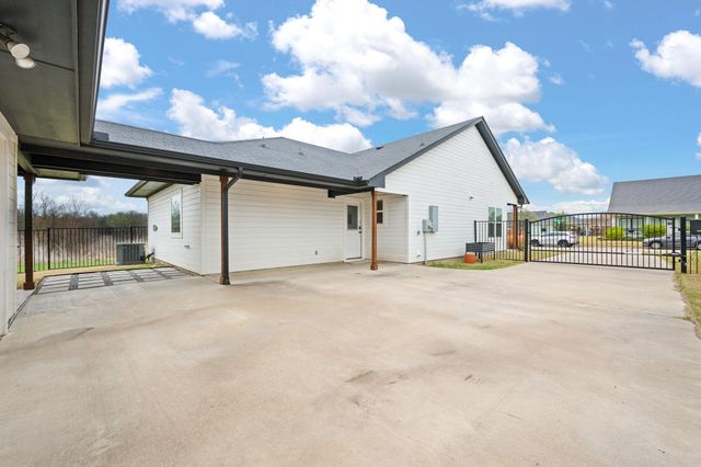 1556 Lizzie Lane, Burleson, TX 76028