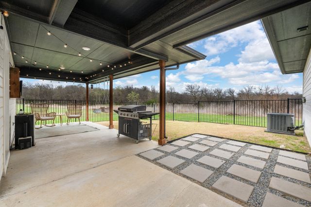 1556 Lizzie Lane, Burleson, TX 76028