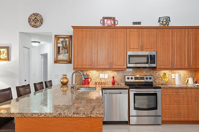 761 Greenbriar Avenue, Davie, FL 33325