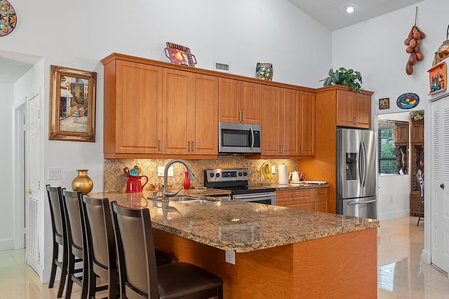 761 Greenbriar Avenue, Davie, FL 33325