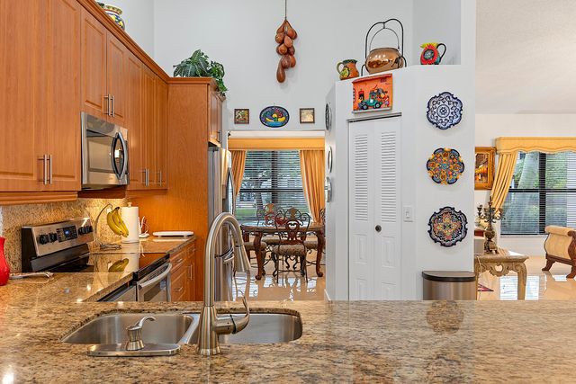 761 Greenbriar Avenue, Davie, FL 33325