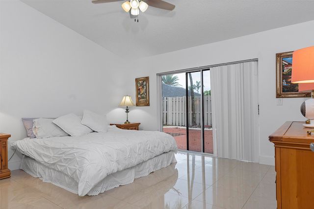 761 Greenbriar Avenue, Davie, FL 33325