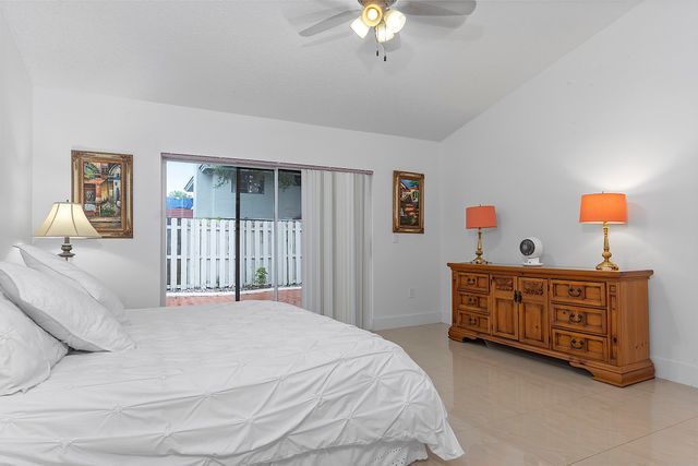 761 Greenbriar Avenue, Davie, FL 33325
