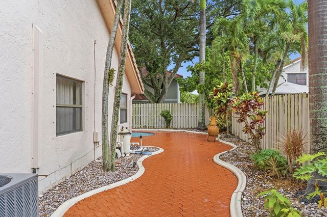 761 Greenbriar Avenue, Davie, FL 33325