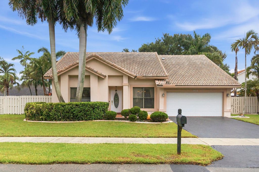 761 Greenbriar Avenue, Davie, FL 33325