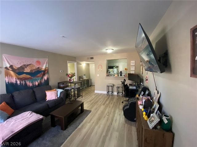 7720 SECRET SHORE Drive 106, Las Vegas, NV 89128