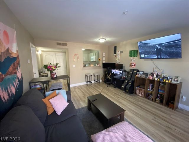 7720 SECRET SHORE Drive 106, Las Vegas, NV 89128
