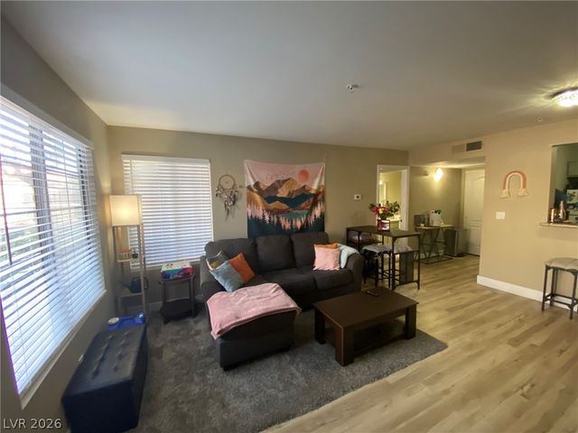 7720 SECRET SHORE Drive 106, Las Vegas, NV 89128