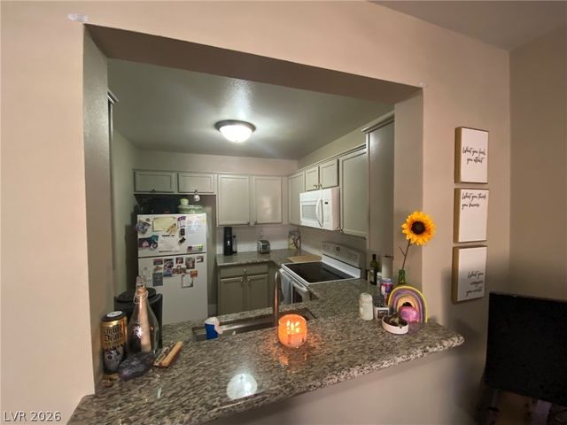 7720 SECRET SHORE Drive 106, Las Vegas, NV 89128
