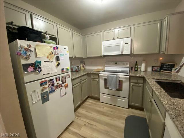 7720 SECRET SHORE Drive 106, Las Vegas, NV 89128